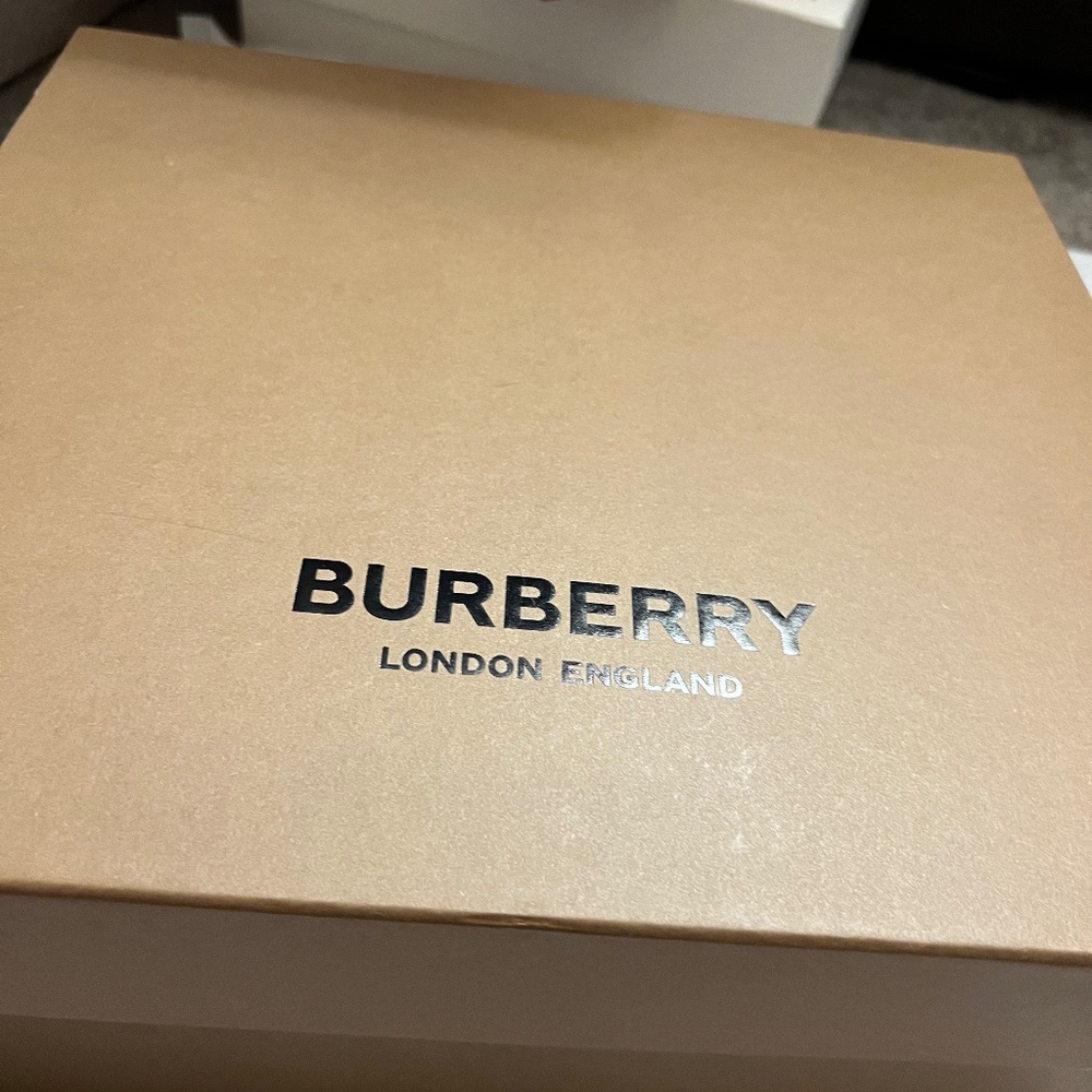 Sale 💥 Burberry empty Shoe Box